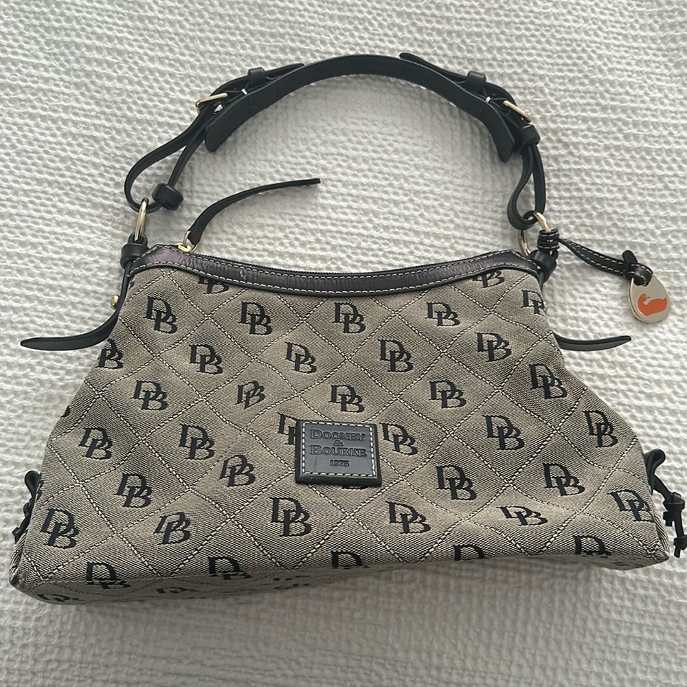 Dooney & Bourke signature shoulder bag - vintage lightly used